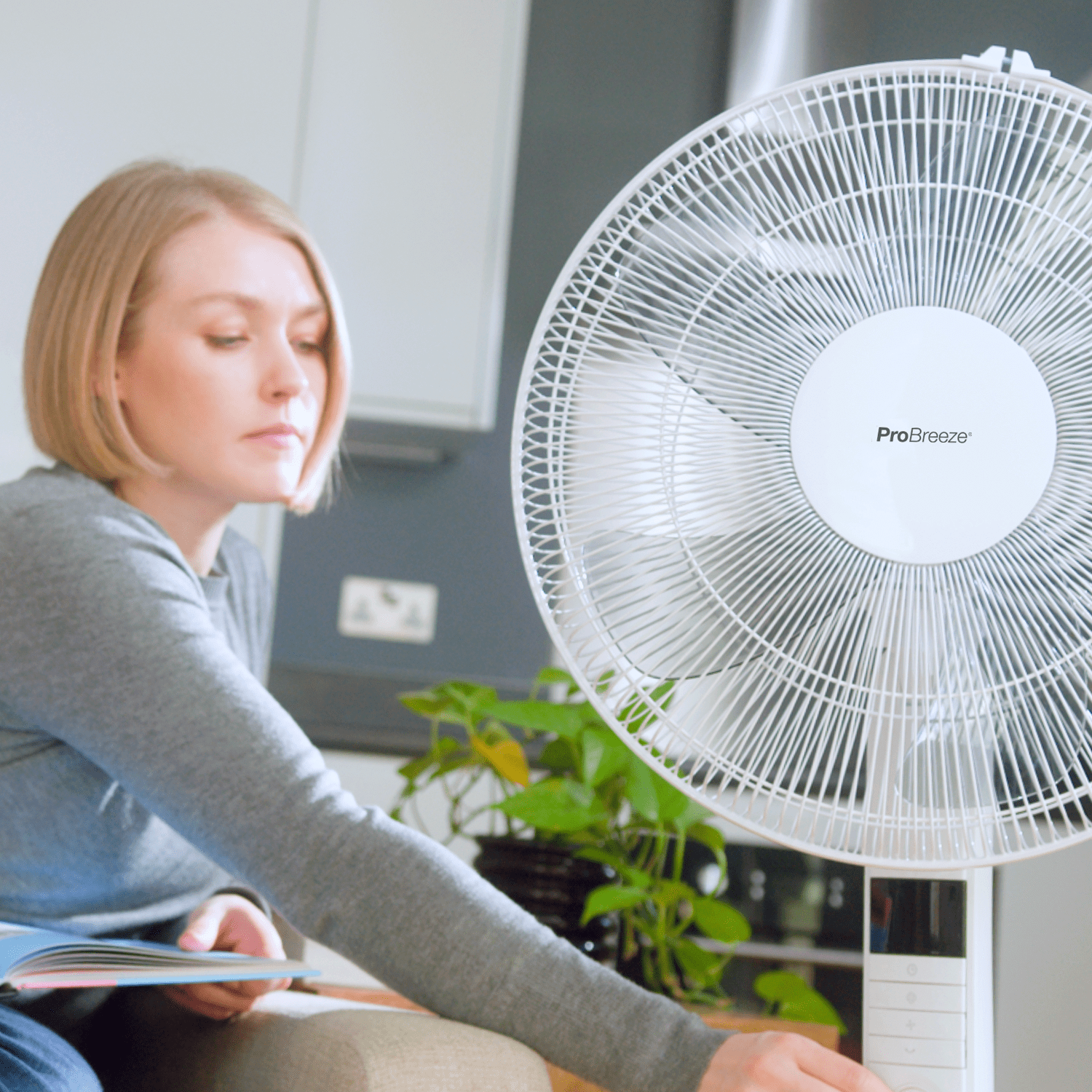 Refurbished - 16" Pedestal Fan with 4 Fan Modes and Remote Control - White