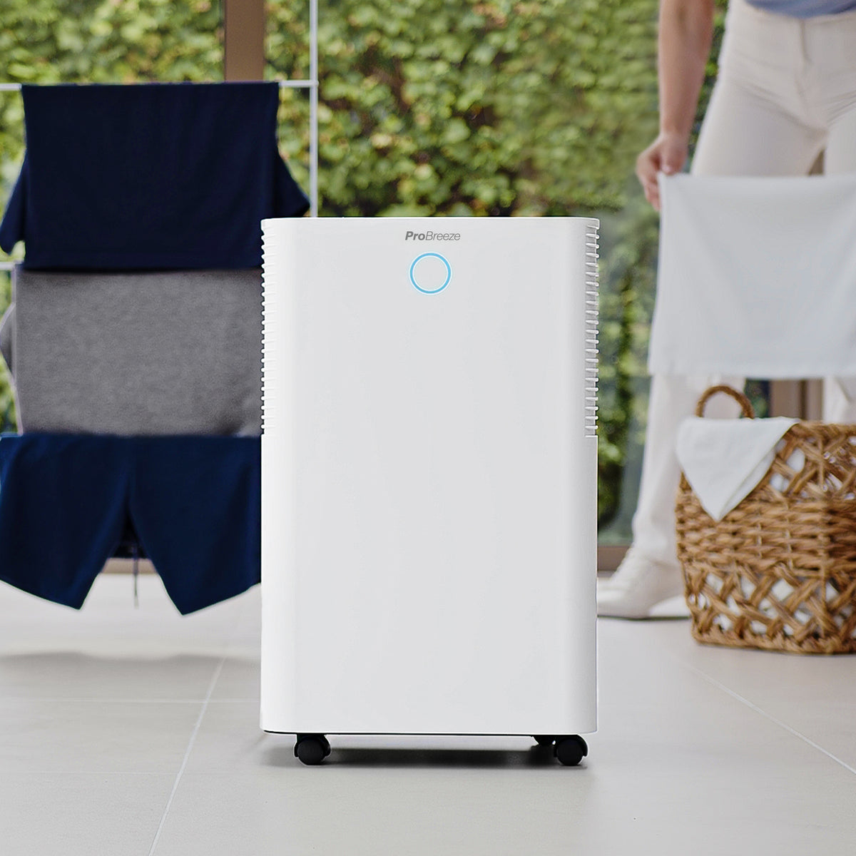 <tc>Déshumidificateur basse consommation OmniDry 20L avec mode séchage et contrôle via application intelligente</tc>